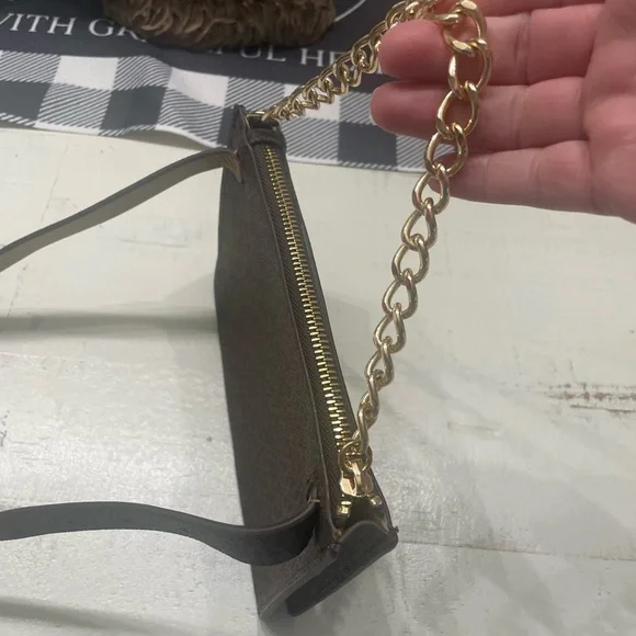 Micheal Kors belt bag - Picture 8 of 8